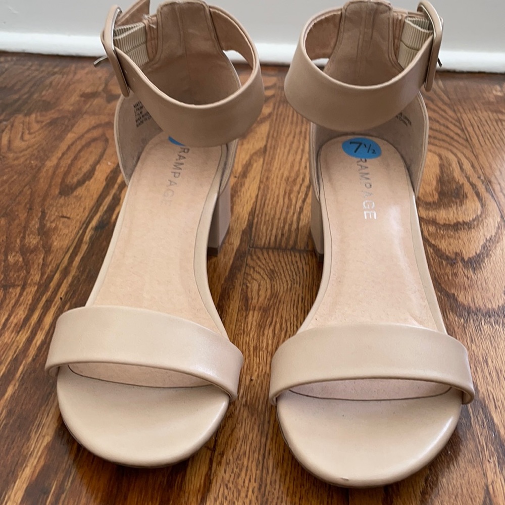 Women's Nude heels size 7.5